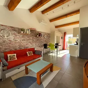  Appartement Maison F2, Neuve Au Calme Avec Jardinet